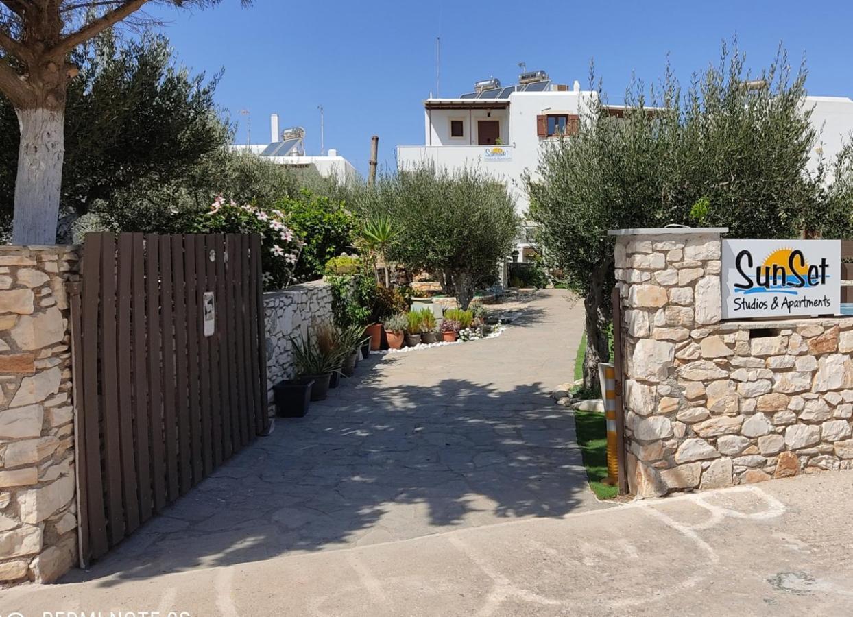 Sunset Studios And Apartments For Adults Over 21 Only Науса Экстерьер фото