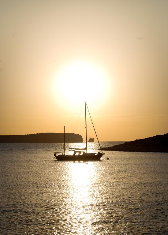 Sunset Studios And Apartments For Adults Over 21 Only Науса Экстерьер фото