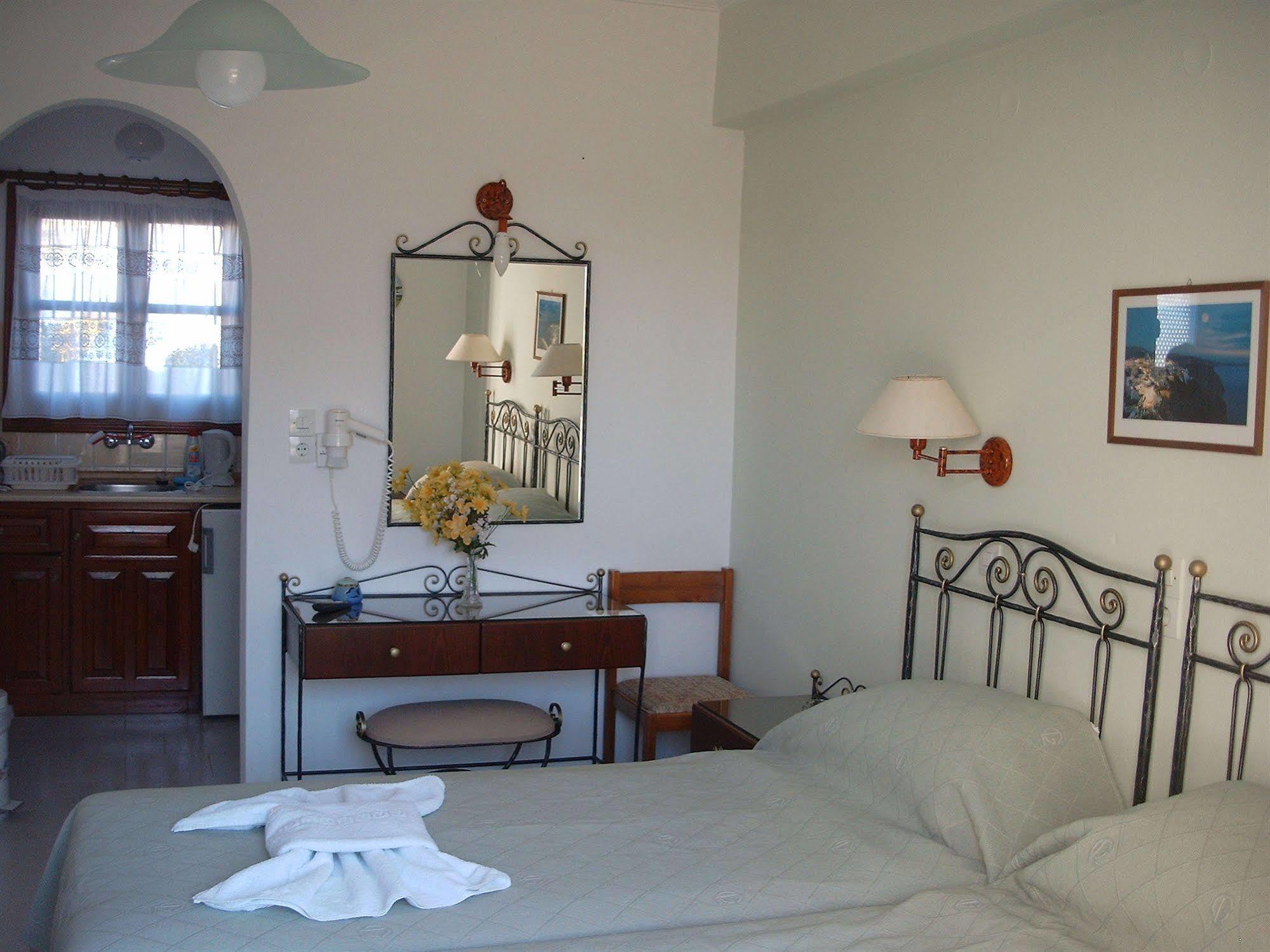 Sunset Studios And Apartments For Adults Over 21 Only Науса Экстерьер фото