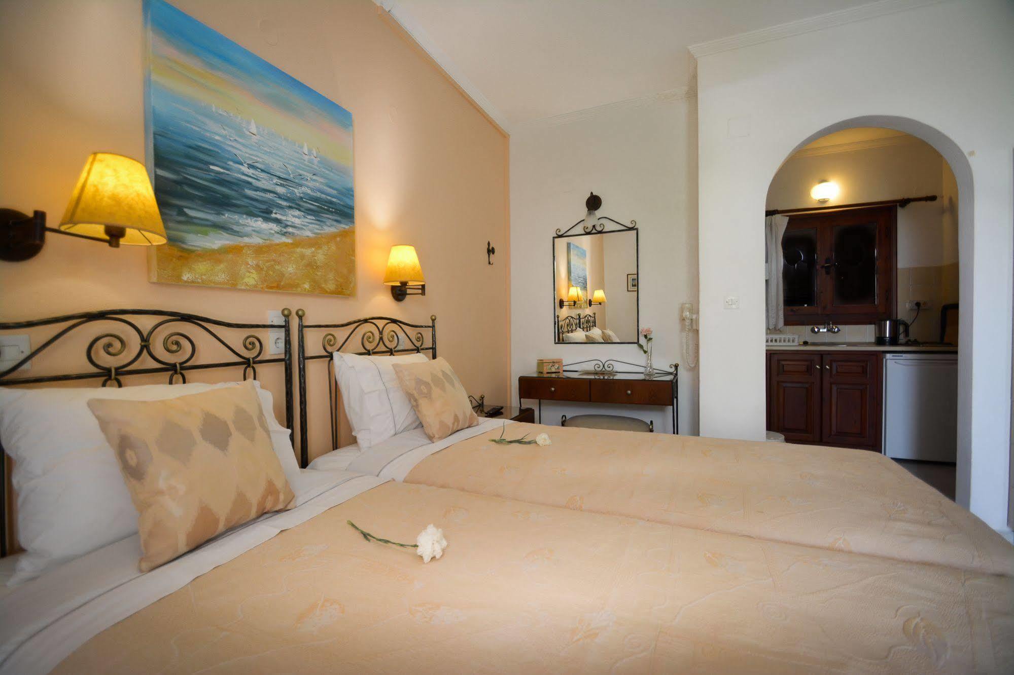 Sunset Studios And Apartments For Adults Over 21 Only Науса Экстерьер фото