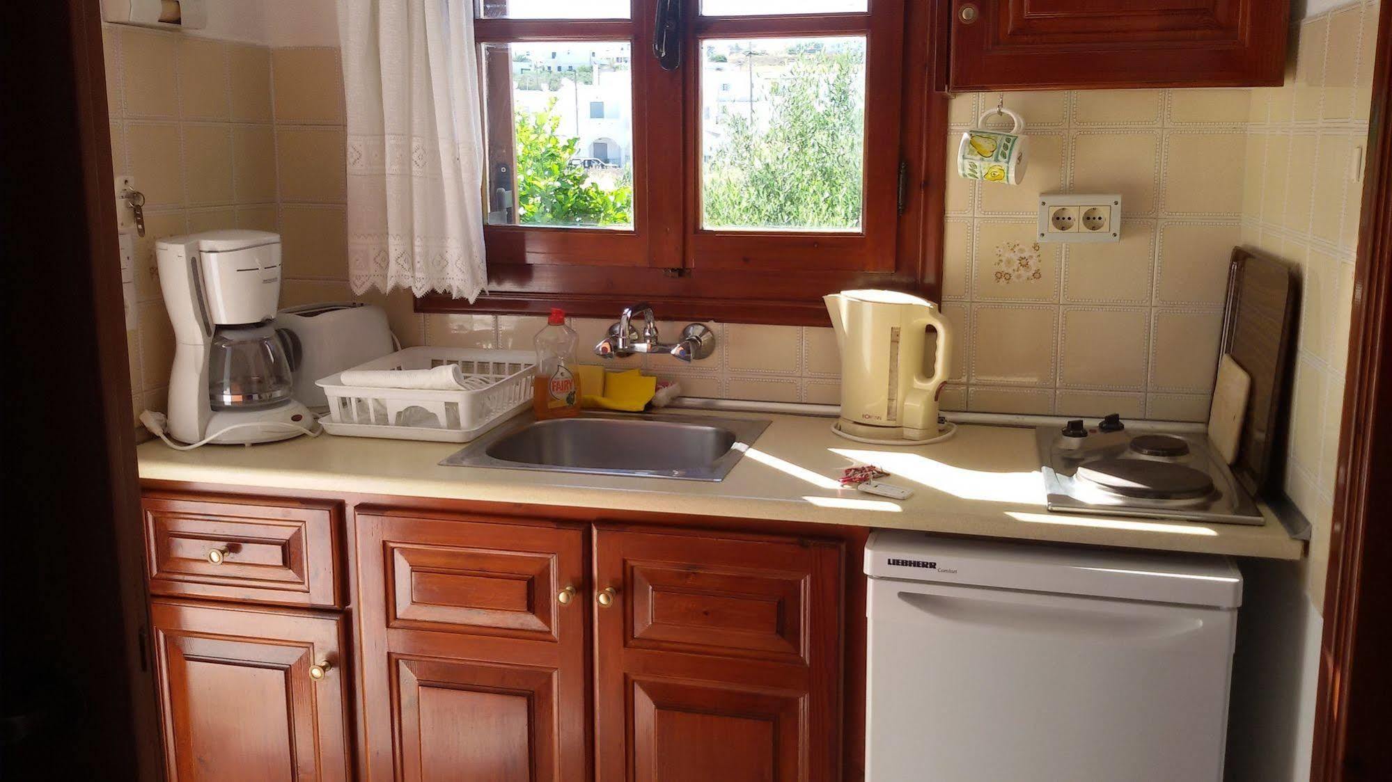 Sunset Studios And Apartments For Adults Over 21 Only Науса Экстерьер фото