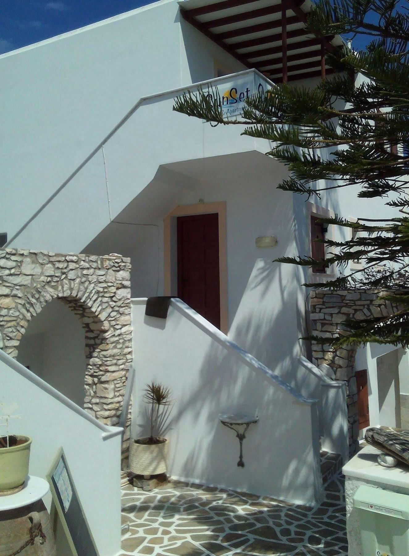 Sunset Studios And Apartments For Adults Over 21 Only Науса Экстерьер фото